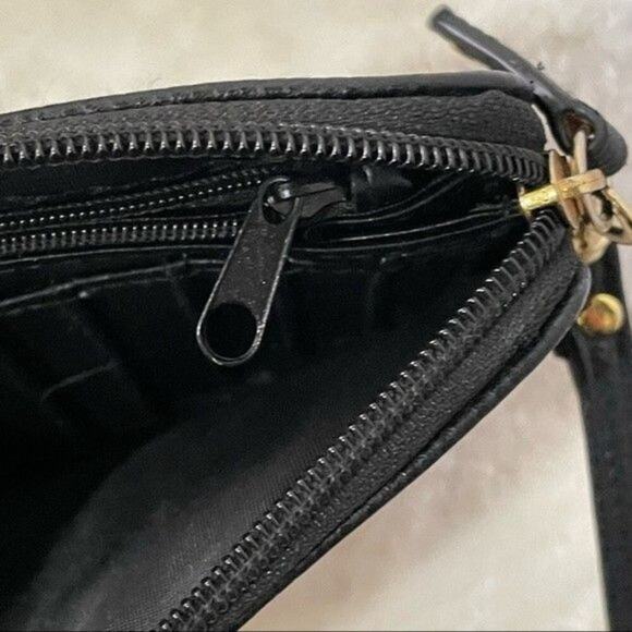 Buxton Wristet Zippered Travel Organize Convenient Pebbled Black - Picture 8 of 13